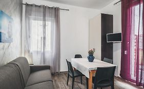 Bulldog Station Apartments With Private Wc, Ac, Tv