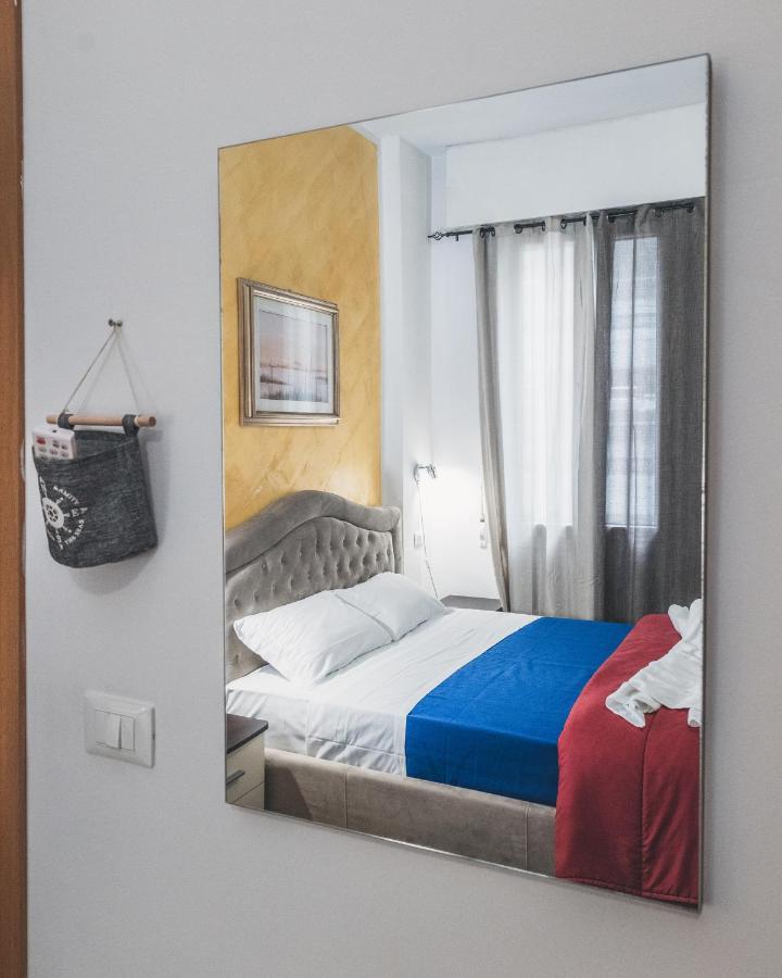 Bulldog Station Apartments With Private Wc, Ac, Tv Mestre Exterior photo