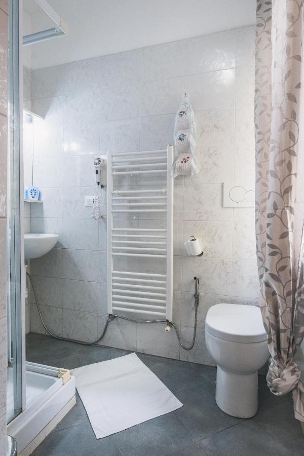Bulldog Station Apartments With Private Wc, Ac, Tv Mestre Exterior photo