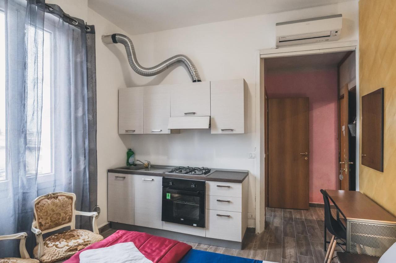 Bulldog Station Apartments With Private Wc, Ac, Tv Mestre Exterior photo