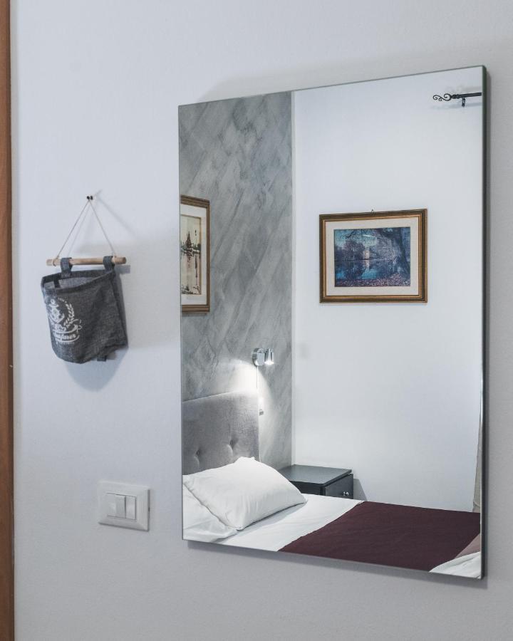 Bulldog Station Apartments With Private Wc, Ac, Tv Mestre Exterior photo