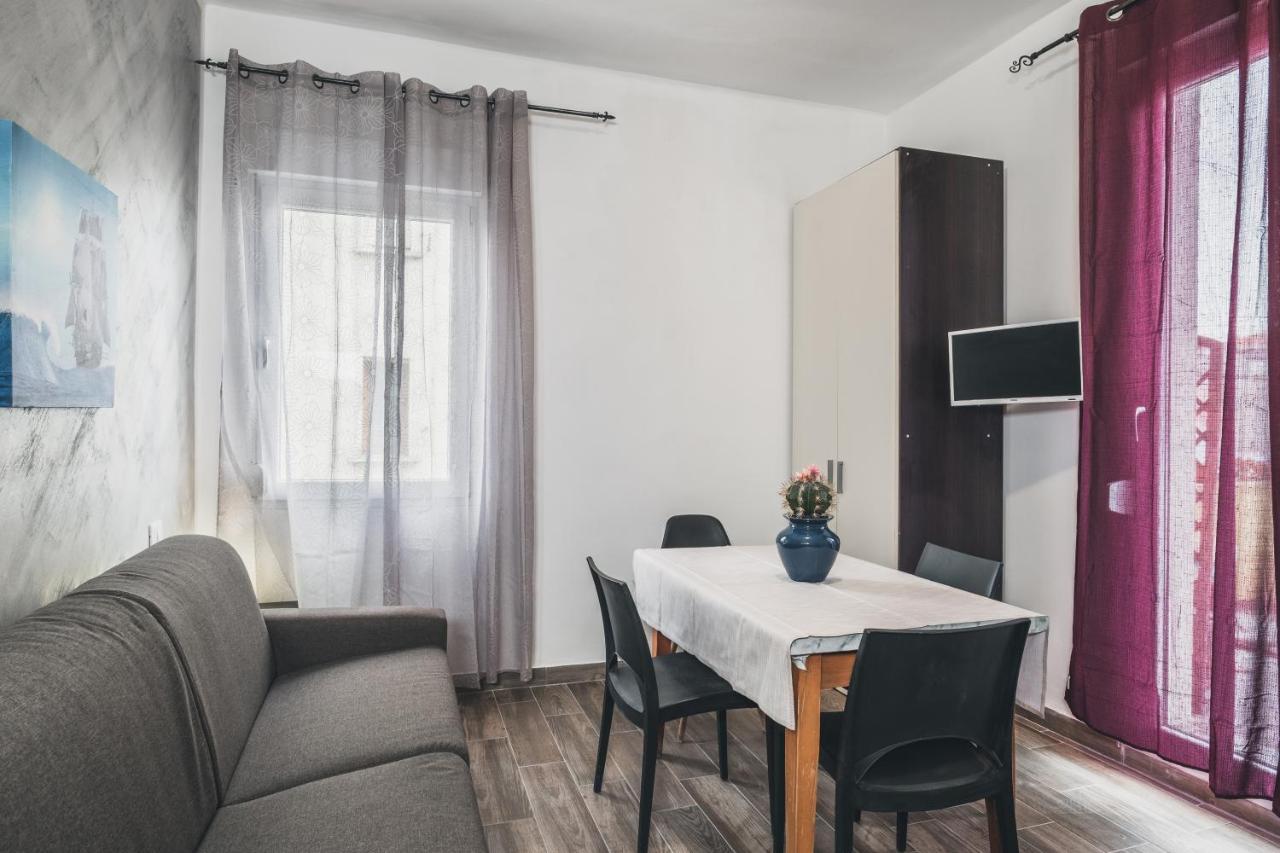 Bulldog Station Apartments With Private Wc, Ac, Tv Mestre Exterior photo