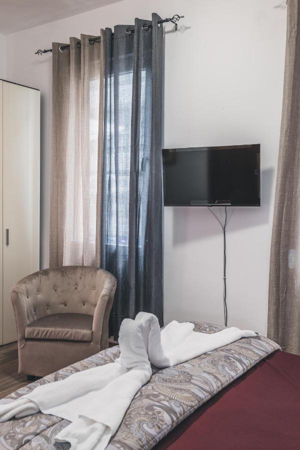 Bulldog Station Apartments With Private Wc, Ac, Tv Mestre Exterior photo