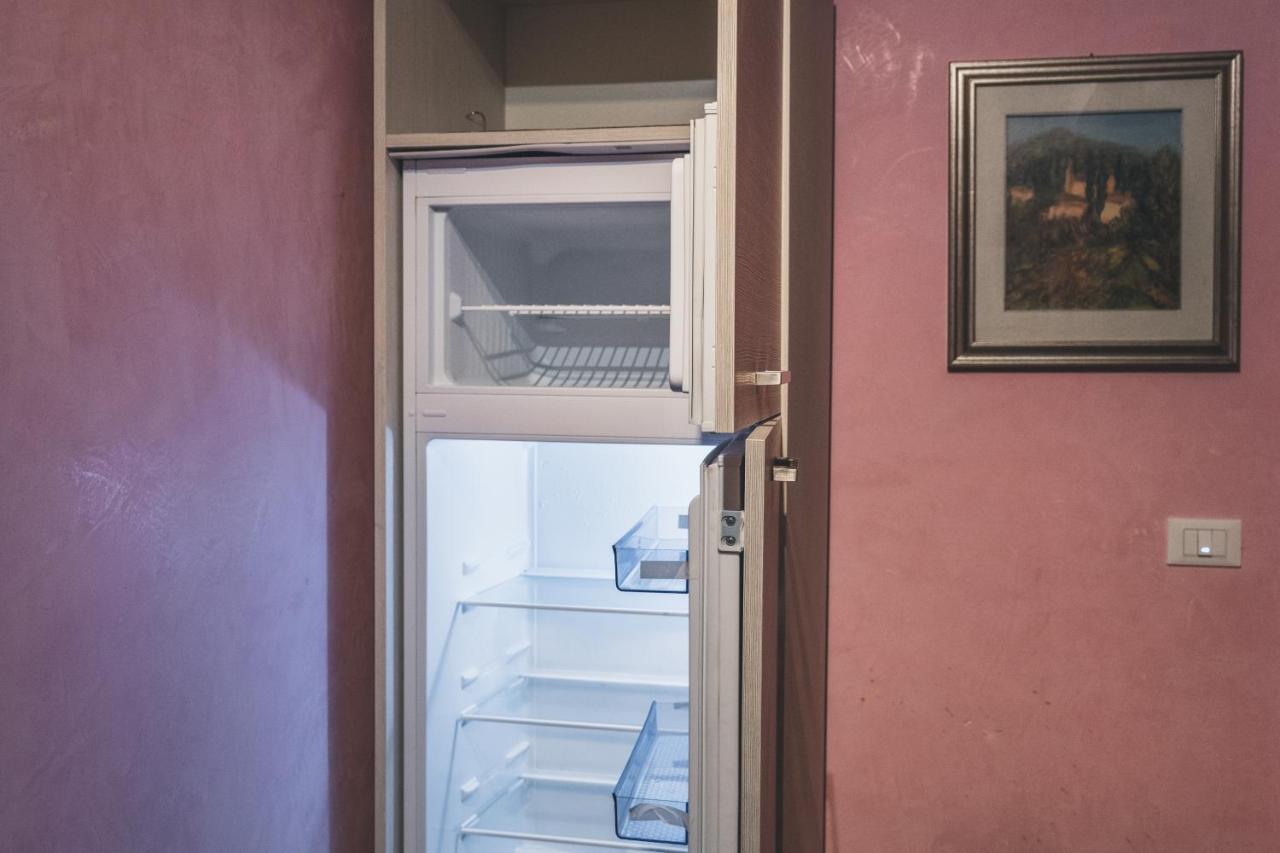 Bulldog Station Apartments With Private Wc, Ac, Tv Mestre Exterior photo