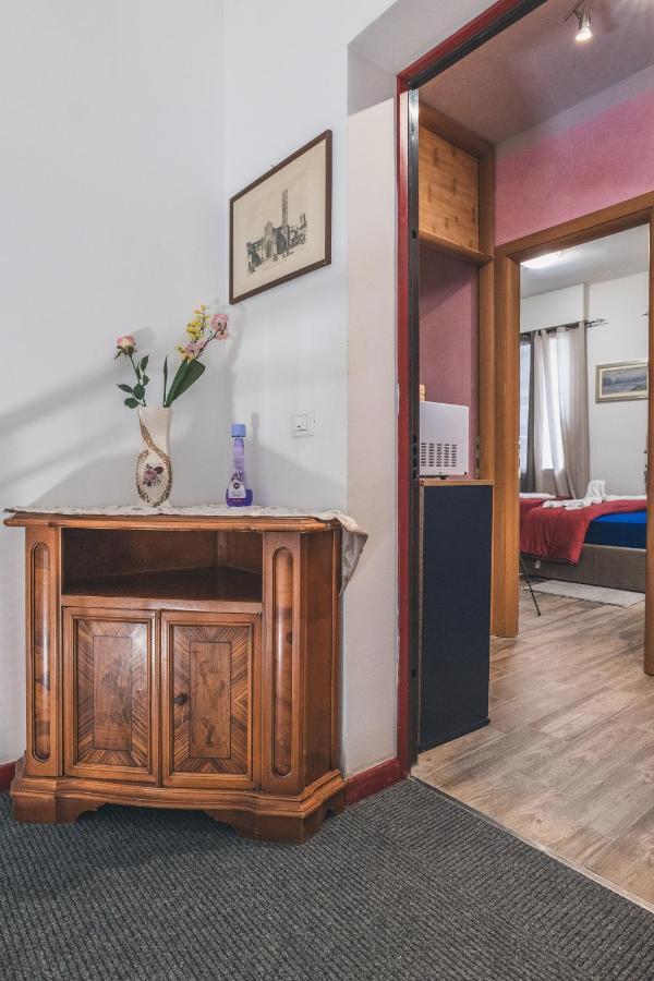Bulldog Station Apartments With Private Wc, Ac, Tv Mestre Exterior photo